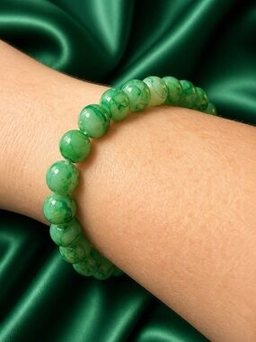 Natural Jade Beaded Stretchy 8” Diameter Handmade Bracelet. Brand new!